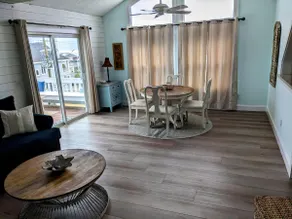 Top Floor Beach Nest, a minute walk to the beach - Image 4