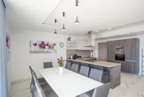 Villa Apartments with private pool & sea views - Image 5