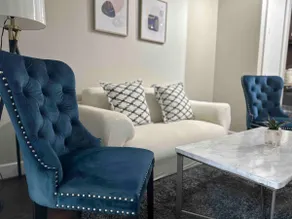 Luxury apt in perfect location - Image 4