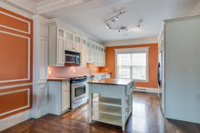 Beautiful Executive Townhouse - Image 4