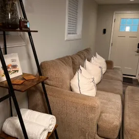 Luxury Sparkling Clean Cozy In City Suite - Image 4