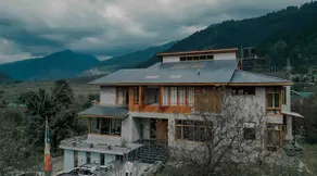 5-BR Entire Floor in Ultra Luxe Villa near Manali - Image 2