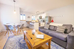 Storm Bay, Modern 1 Bed Suite and Chefs Kitchen - Image 5