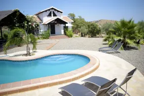 Country house Jacaranda. Garden and swimming pool - Image 2