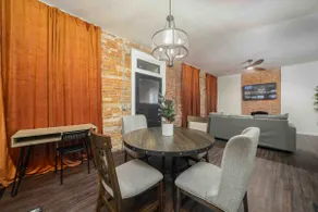 Spacious Olde Town East 1st Floor Private Unit - Image 2