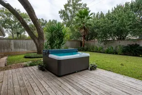 Galleria-Uptown Cottage Home - Image 4