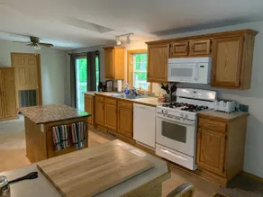 East Lake Camping House - Image 4