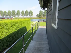 Cozy wooden Chalet on the water - Image 4
