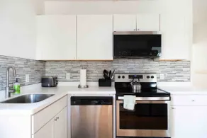 Classic&Modern: Prime location, Parking! - Image 2