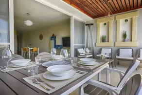 Luxusapartment mit drei Schlafzimmern und privatem Pool - Image 5
