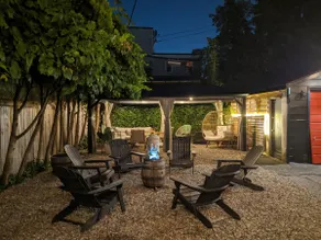 Downtown 5-Star 3-bdrm - BBQ - Backyard & Parking - Image 2