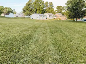 Spacious 3 bedroom home with plenty of green space - Image 5