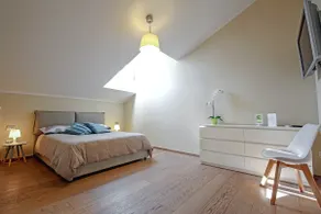 B&B Portanova 3 Queen + 1 Full Bed - Image 4