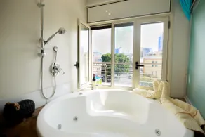 TLV Market Apartment - Image 4