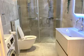 Extraordinary apartment with double shower - Image 2