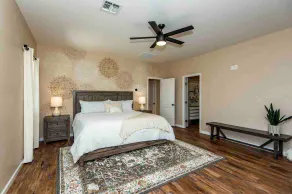 Beautiful king suite located by Laughlin and the river - Image 5