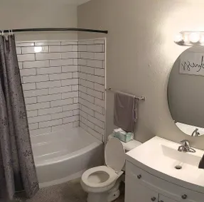 Perrysburg Business District Apartment - Image 5