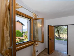 Apartamento con terraza y jardín | Vistas a la montaña - Image 2