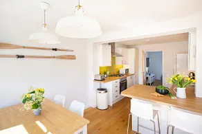 Detached airy bungalow in Croyde near sandy beach. - Image 2