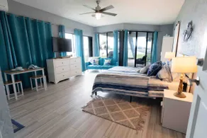 Waterfront Studio Apartment - Image 3