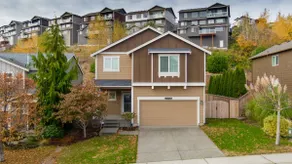 Bonney Lake House INN  W/Jacuzzi and Centralized AC - Image 2