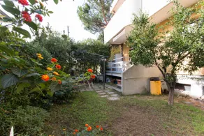 House with garden near the sea - Image 4