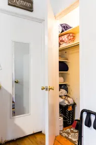 Pet-Friendly Queen - Private Bath & Entry - Nurses - Image 4