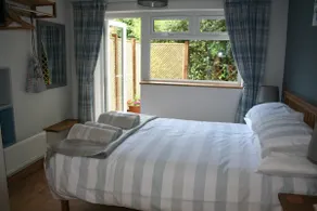 4 chambres à coucher à Lymington - Image 4