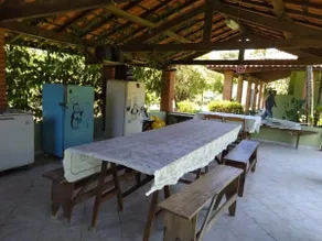 Farmhouse with pool and ample green space - Image 3