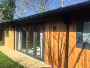 Self contained log cabin - Image 5