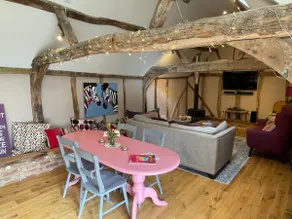 Stylish country converted barn - Image 2