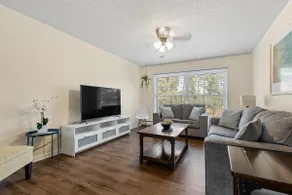Blue Roof Lodge: Pet-Friendly, Walkable to Downtown Custer - Image 2