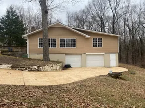 Sardis Lake house yards from the water - Image 2