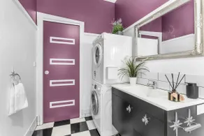 Retro themed Newcastle Private Apartment with Full Amenities - Image 4