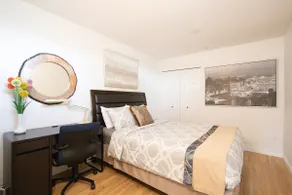 4 Bedroom Clean & Quiet Suite in Central Vancouver - Image 3