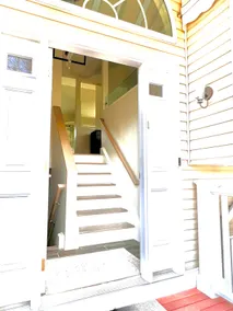 The Hamptons - Image 4