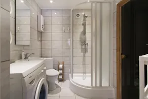 PRIVATE FREE SAUNA & 4 bedrooms Old Town Rooftop Apartment - Image 4