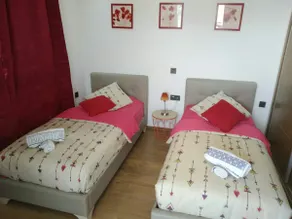 luxury, high standard, city center, swimming pool, Netflix - Image 3