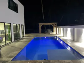 Seafront Beach House / Heated Pool & Beach Access - Image 4