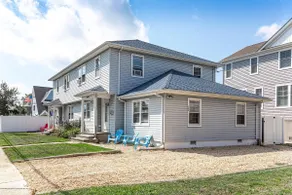 Spacious Beach Home Walk to Beach & Town - Image 5