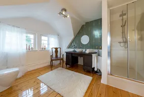 Romantic attic apartment, premium location, old building - Image 5