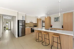 Coastal Holiday Living Bay Views Prime Location - Image 2