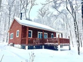 A quiet lodge in the woods with a wood-burning stove and BBQ grill at the southern foot of Yatsugatake - Image 3