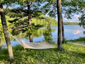 Lakeside Cabin Retreat on Quiet Peninsula - Image 5