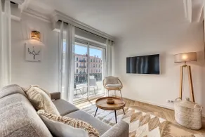 Refurbished 2-room balcony, city center, close to the beach - Image 5