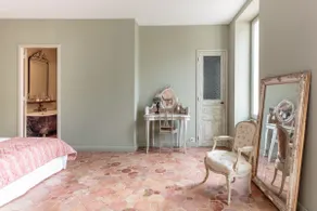 Beautiful home with old-world charm - Image 4