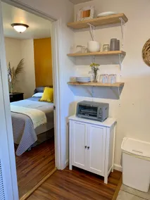 Bright & Cheerful Northtown Guest House - Image 3