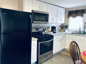 *Ideal* 2 BR 1 BA w/ Convenient Location - Image 5