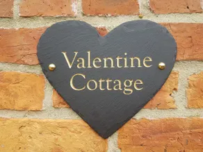 Valentine Cottage. Lovely Country House & Garden. Near Lincoln. - Image 2