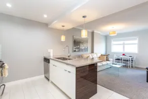 MODERN CONDO BY CHINATOWN, WIFI , A/C & STAMPEDE - Image 5